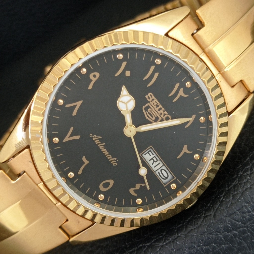 Vintage 1987 Seiko Automatic Mens Gold Watch WDaydate Gold Accents Vintage 1987 Seiko Automatic Mens Gold Watch WDaydate Gold Accents